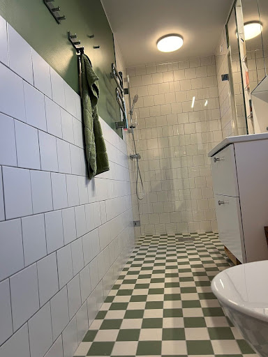 väggar i ett 50-tals badrum