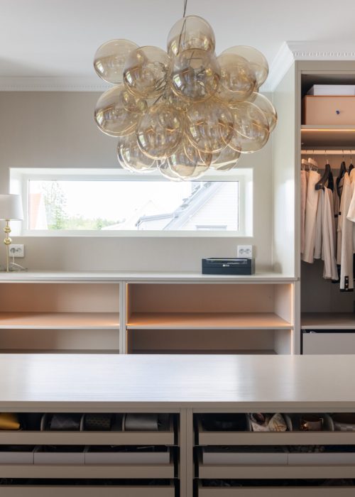Platsbyggd walk in closet